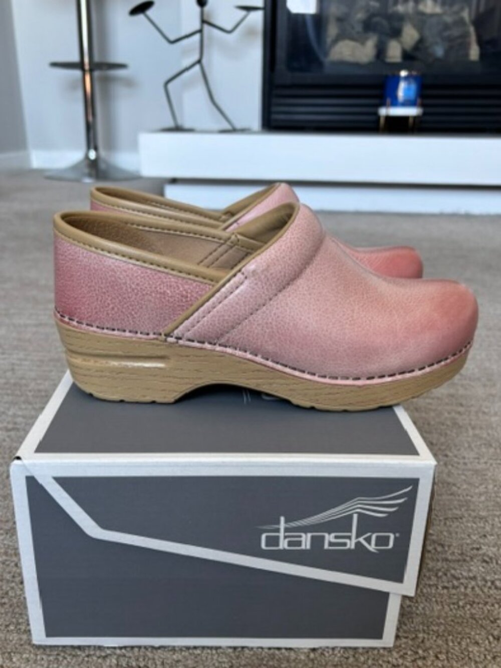Dansko Women's Professional Milled Burnished Clogs in Perfect Condition - Picture 2 of 8
